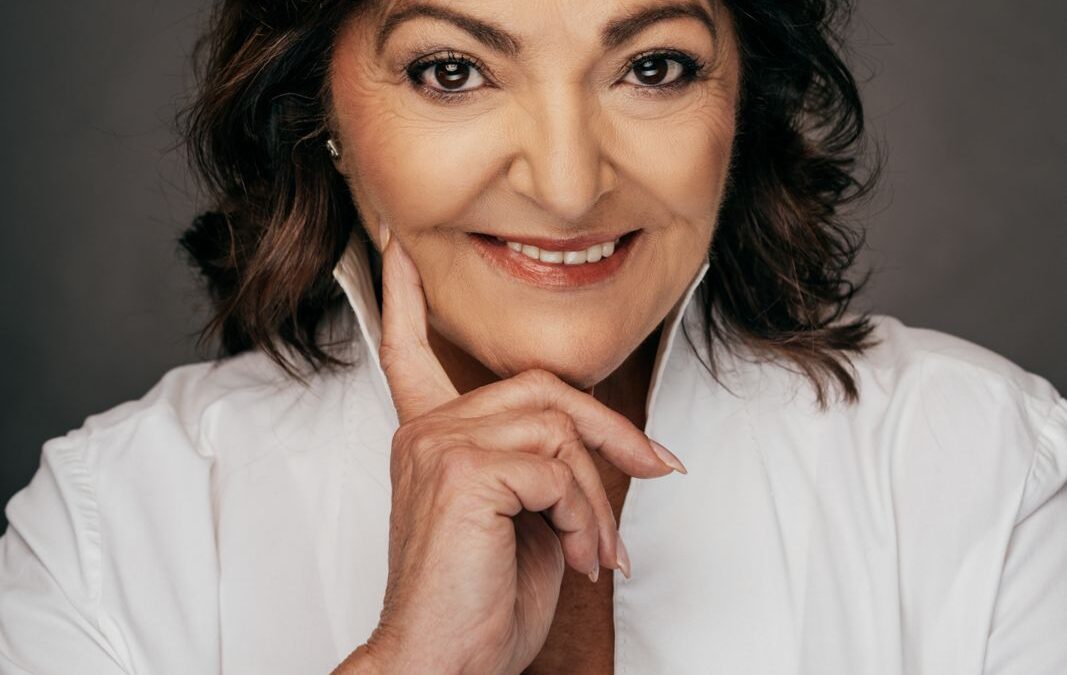 Charo Reina pone voz a la Navidad solidaria de ASISPA y al movimiento #StopEdadismo para afrontar la discriminación por edad